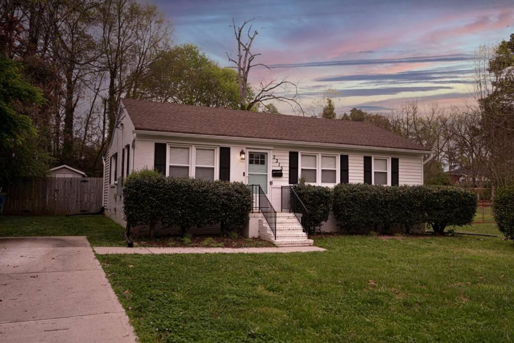 Cozy 3 Bedroom Cottage With Huge Fenced-In Yard Raleigh Exterior foto